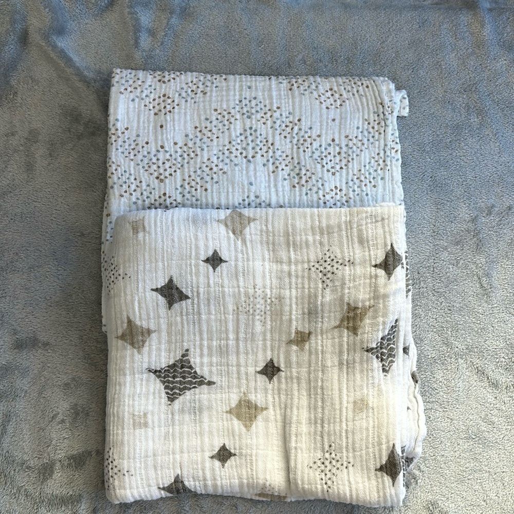 🐥 Aden + Anais - 2 100% muslin cotton swaddle blankets